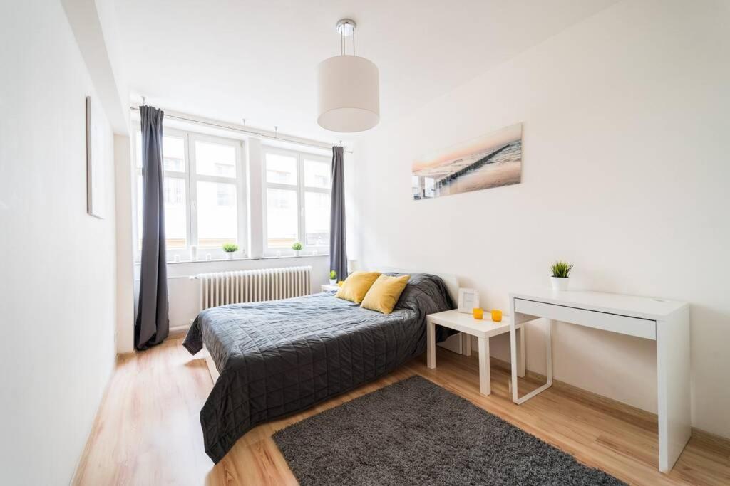 3 Rooms Big Apartment - 150 M Town Hall - Nice Design Breslavia Exterior foto